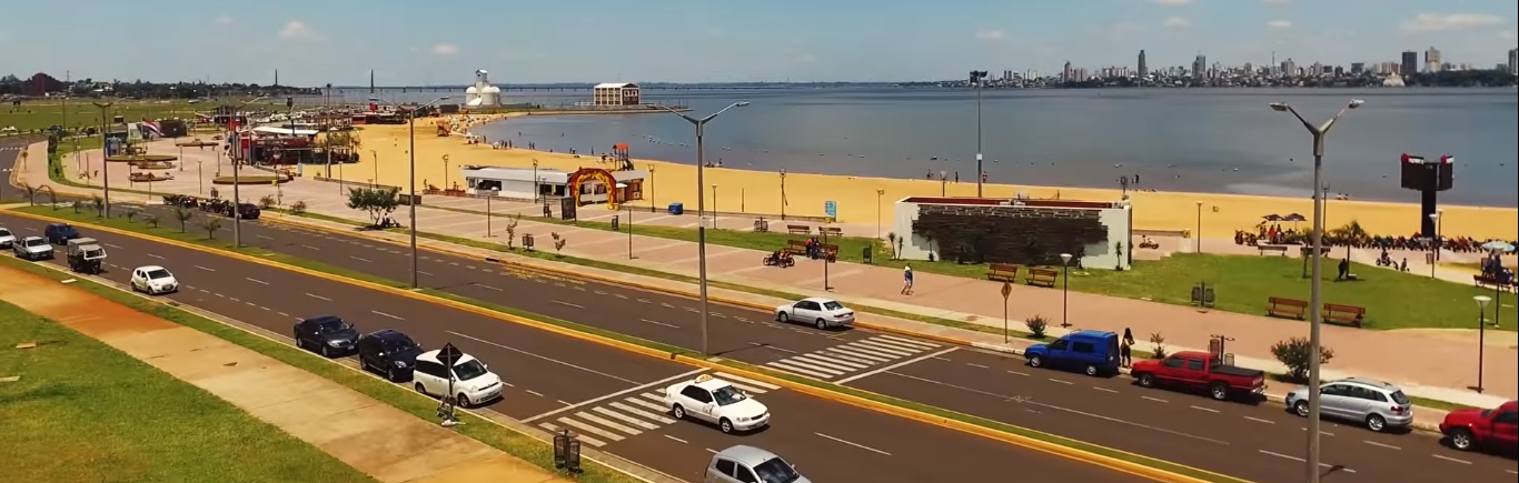 Diversas empresas y consultoras ofrecen servicios para captar y tramitar la residencia fiscal pasiva en Paraguay, enfocándose principalmente en nómadas digitales, inversores y jubilados. Entre las más destacadas están Paraguay Pathways, Expansion Assets, VivirParaguay.com, Visadb.io y Parsum; todas gestionan la documentación, procesos migratorios, apertura de RUC y obtención del certificado fiscal, además de acompañamiento presencial y digital. El diferencial suele estar en la rapidez (algunas garantizan resultados en 60 días), el trato personalizado, el soporte para inversores y la transparencia informativa, aunque la mayoría emplea sistemas de asesoría online y presencial, ofreciendo ayuda legal, fiscal y administrativa.Sin embargo, muchas empresas tienden a replicar procesos similares, sin personalización avanzada ni gestión digital integral, lo que lleva a experiencias estandarizadas y poco diferenciadas. Algunas también fallan en la atención post-proceso, resolver incidencias con autoridades locales o acompañar el cambio de residencia internacional a nivel fiscal fuera de Paraguay. Estrategias de mejora para el servicio de captación Desarrollar procesos 100% digitales: permitir la gestión y seguimiento online desde cualquier país, con CRM de cliente y interacción directa en tiempo real. Ofrecer asesoría especializada en fiscalidad internacional, con consultores que puedan responder dudas sobre doble imposición, baja fiscal en el país de origen y gestión patrimonial. Acompañar el cliente en trámites posteriores: apertura de cuentas bancarias, gestiones consulares y actualizaciones migratorias. Diferenciar la propuesta incorporando planes personalizados según el perfil (empresa, autónomo, jubilado, inversor), con simuladores fiscales y visualización de escenarios. Disponer equipo local y digital, atención en varios idiomas, y convenios exclusivos con despachos jurídicos paraguayos para solucionar incidencias complejas.