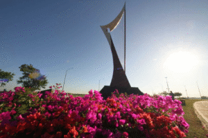 Ahorro fiscal inmediato: Residenciándote en Paraguay, puedes lograr cero impuestos sobre tus ingresos del extranjero, gracias a su régimen territorial que exime de tributar rentas obtenidas fuera del país. Dependiendo de tu caso, podrías pagar un 0 % en impuestos legalmente, conservando más de tus ganancias para reinvertir en tus proyectos. Calidad de vida y fácil integración: Disfruta de un nivel de vida excelente. Un país donde te sentirás como en casa. La comunidad local es acogedora con los españoles y la adaptación es muy sencilla; muchos que iban a probar por unos días terminan quedándose porque les encanta la vida en Paraguay (clima agradable, gente cálida y ritmo de vida positivo). Oportunidades de negocio en crecimiento: Paraguay no solo ofrece tranquilidad, sino también un entorno dinámico para emprender. Hay numerosos proyectos e inversiones emergentes, con sectores en pleno desarrollo, algo que ha sorprendido gratamente a quienes llegan buscando oportunidades. Podrás aprovechar un mercado menos saturado, con apoyo local para nuevos emprendedores. Bajo costo de vida y trámites sencillos: Tu dinero rinde más en Paraguay: gastos diarios, vivienda y servicios tienen un coste muy accesible comparado con España. Además, obtener la residencia y montar tu empresa es rápido y con requisitos mínimos (la política migratoria es muy abierta y no exige grandes inversiones ni complicaciones para establecerte). Todo el proceso puede ser más fácil de lo que imaginas con la guía adecuada. Acompañamiento experto 1-1: No tendrás que averiguarlo todo por tu cuenta. Contarás con asesoría personalizada en cada paso: desde entender la legislación hasta instalarte en la ciudad. Marta Vara te ofrece ser esa persona de confianza que te guiará en todo el proceso, resolviendo tus dudas y conectándote con los recursos necesarios. Esto te ahorra tiempo, estrés y te da seguridad para dar el salto optimizando tu dinero mediante una estrategia hecha a medida para ti.